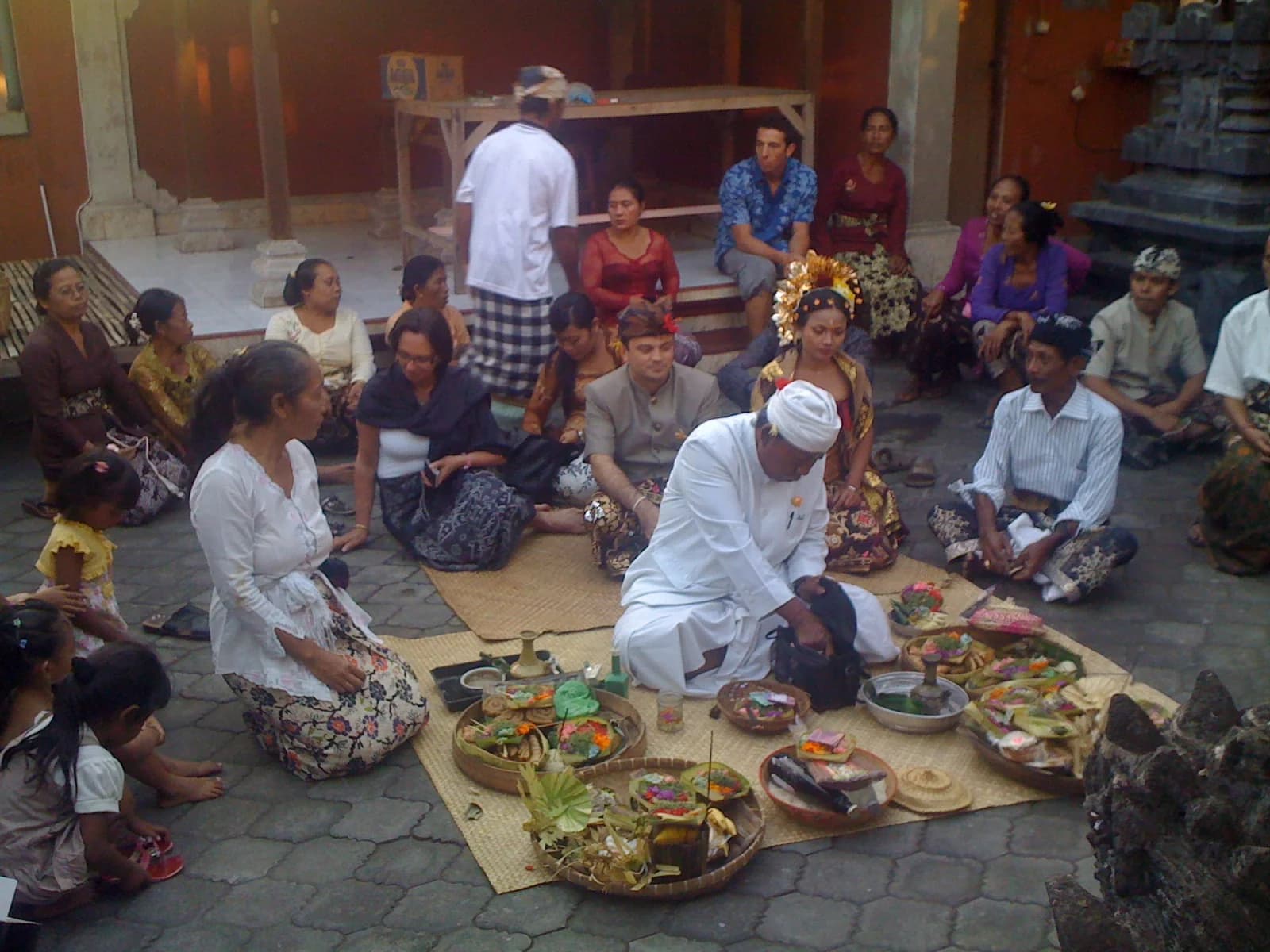 Upacara Pernikahan Adat Pawiwahan di Pasraman Gana Mandala